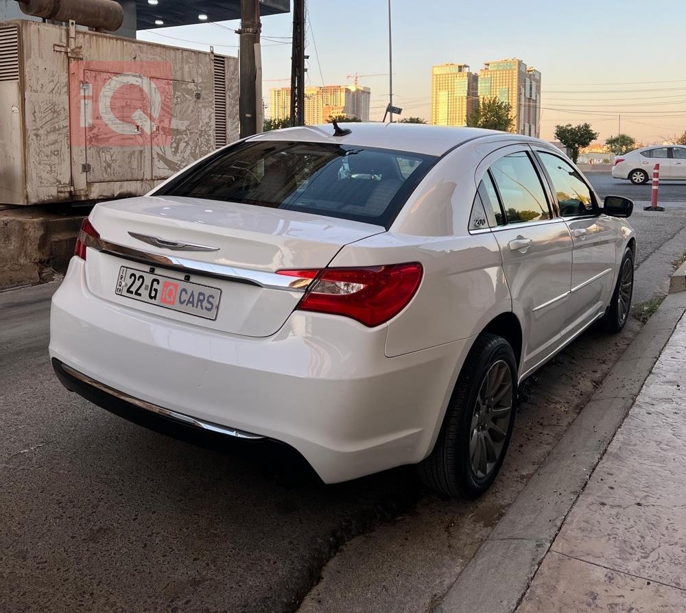 كرايسلر 200